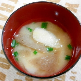 里芋とこんにゃくの味噌汁